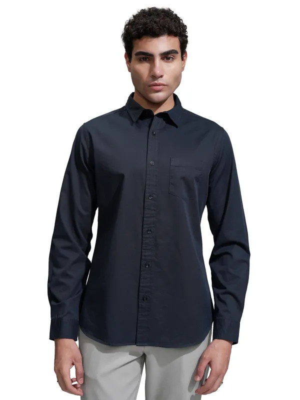 Highlander Men Navy Blue Solid Slim Fit Casual Shirt