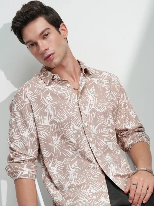 Highlander Men Tan Printed Relaxed Fit Casual Shirt