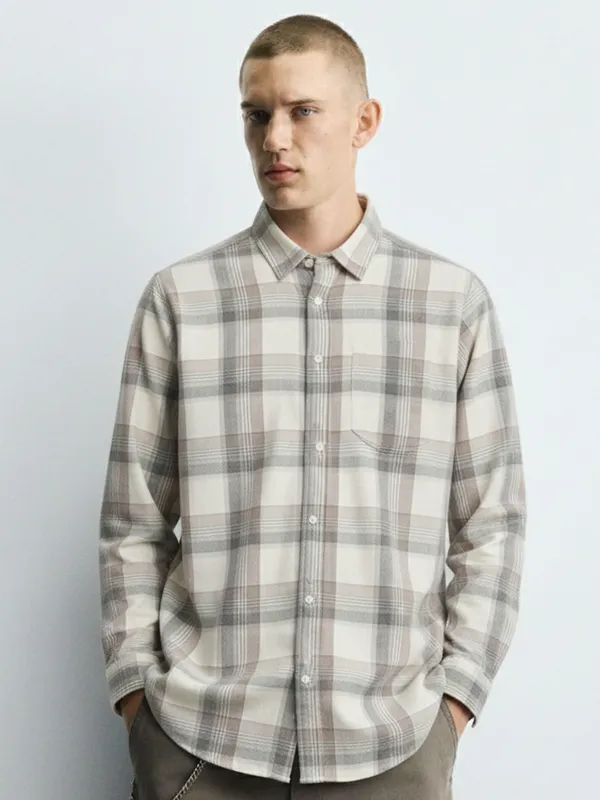 Highlander Men Cream Checked Slim Fit Casual Shirt