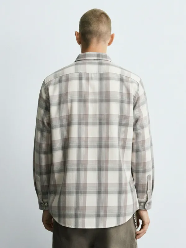 Highlander Men Cream Checked Slim Fit Casual Shirt