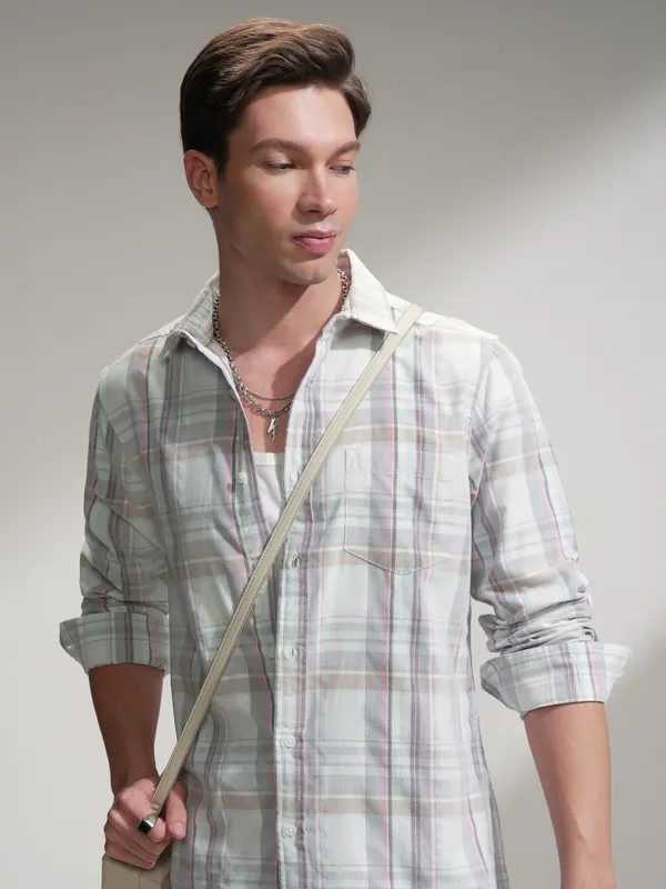 Highlander Men White Checked Slim Fit Casual Shirt