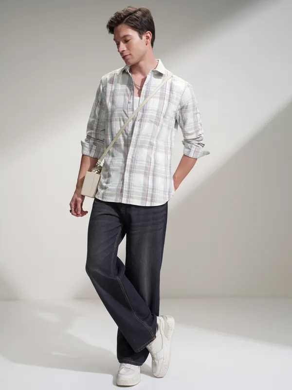 Highlander Men White Checked Slim Fit Casual Shirt