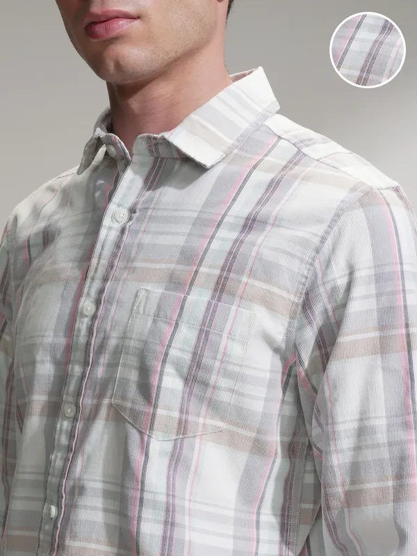 Highlander Men White Checked Slim Fit Casual Shirt