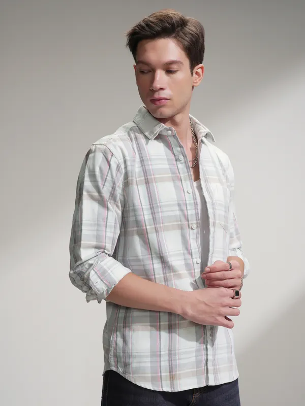 Highlander Men White Checked Slim Fit Casual Shirt