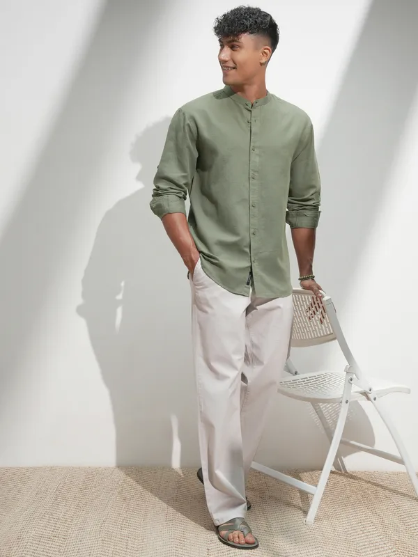 Highlander Men Green Self Design Relaxed Fit Casual Shirt