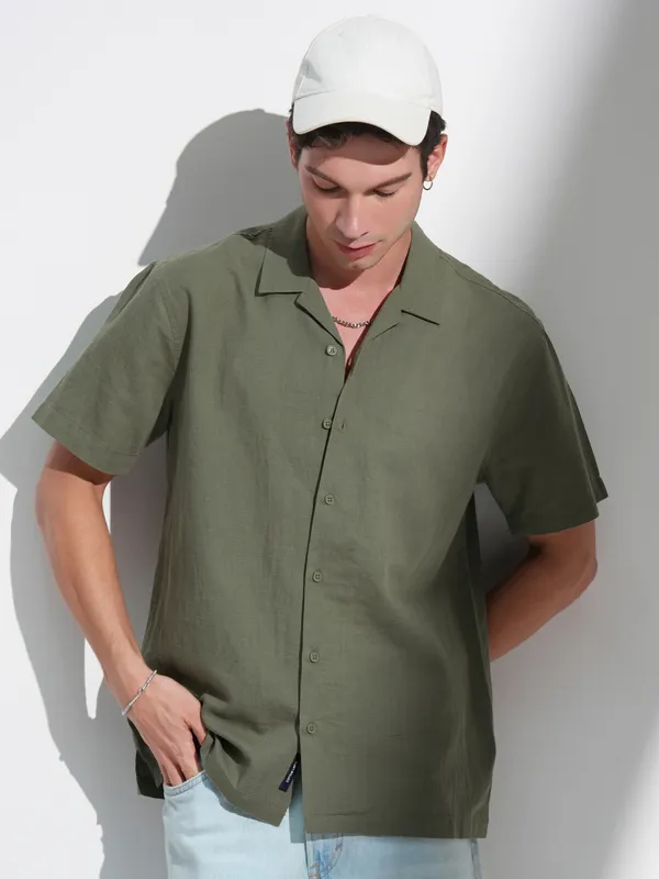 Highlander Men Green Solid Relaxed Fit Casual Shirt