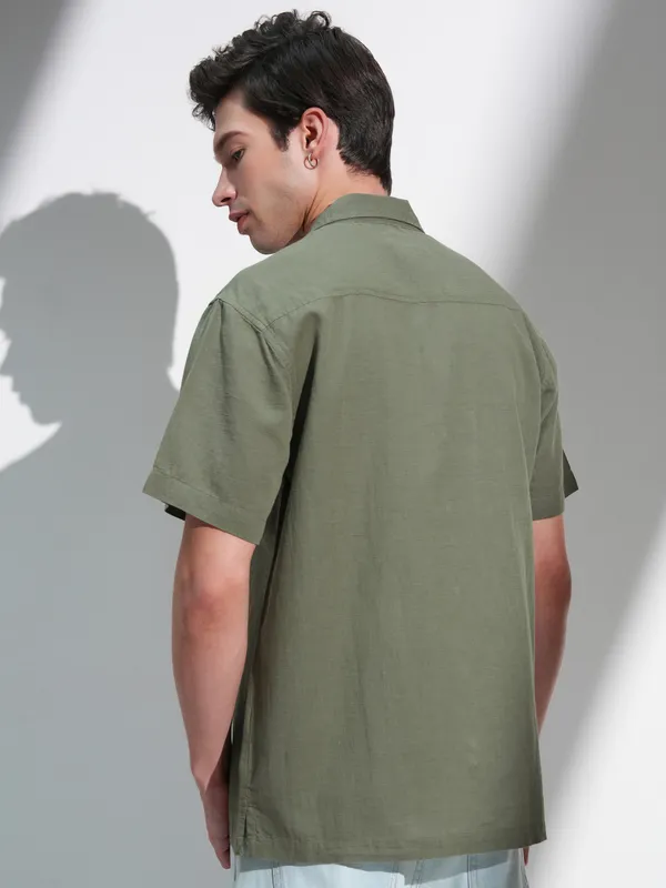 Highlander Men Green Solid Relaxed Fit Casual Shirt