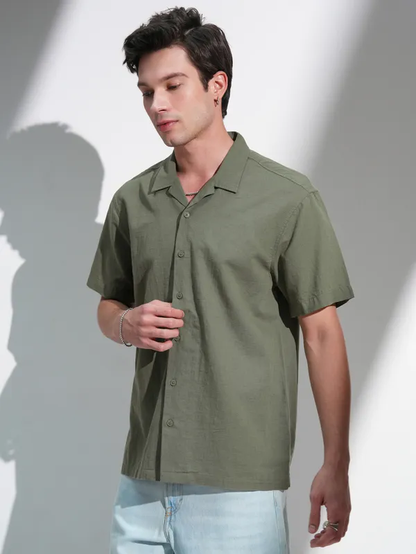 Highlander Men Green Solid Relaxed Fit Casual Shirt
