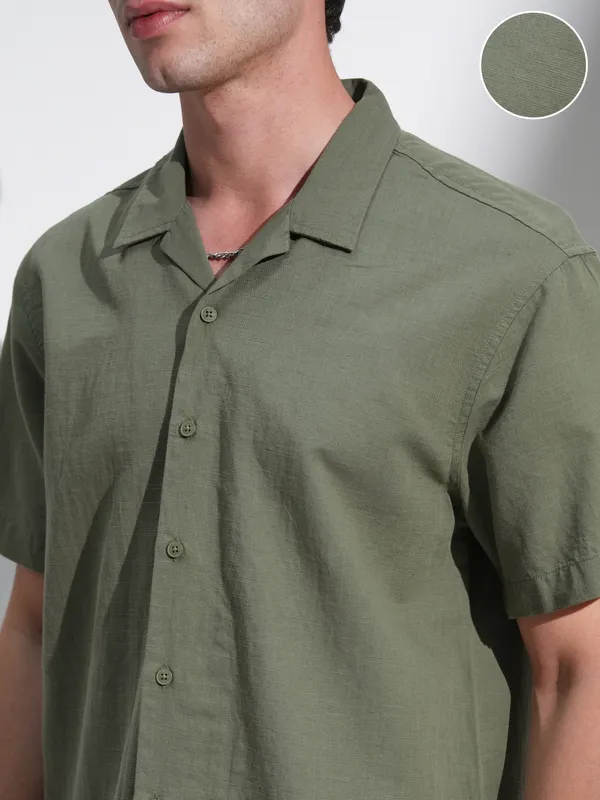 Highlander Men Green Solid Relaxed Fit Casual Shirt