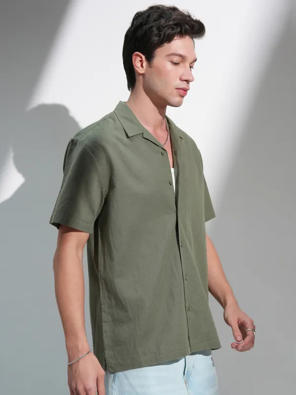 Highlander Men Green Solid Relaxed Fit Casual Shirt