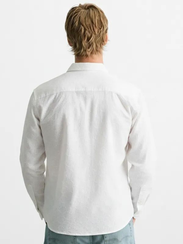 Highlander Men White Self Design Relaxed Fit Casual Shirt