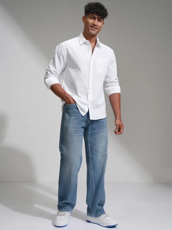 Highlander Men White Relaxed Fit Self Design Casual Shirt