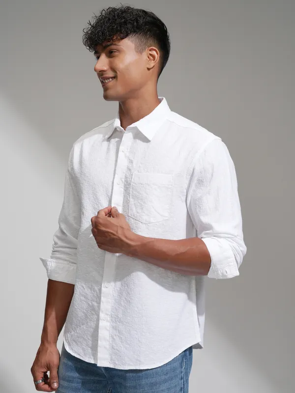 Highlander Men White Relaxed Fit Self Design Casual Shirt