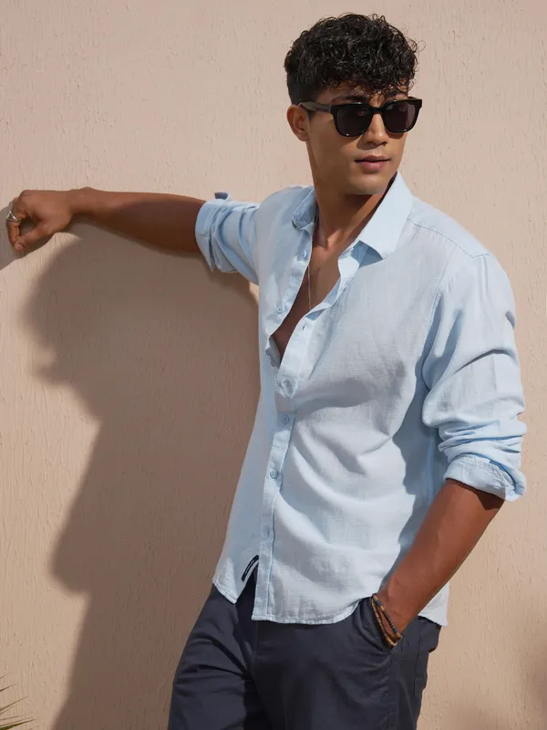 Highlander Men Blue Solid Relaxed Fit Casual Shirt
