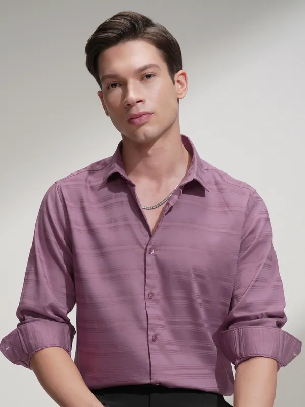 Highlander Men Pink Striped Slim Fit Casual Shirt