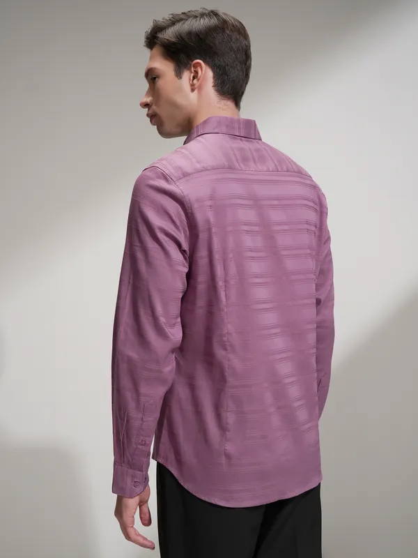 Highlander Men Pink Striped Slim Fit Casual Shirt