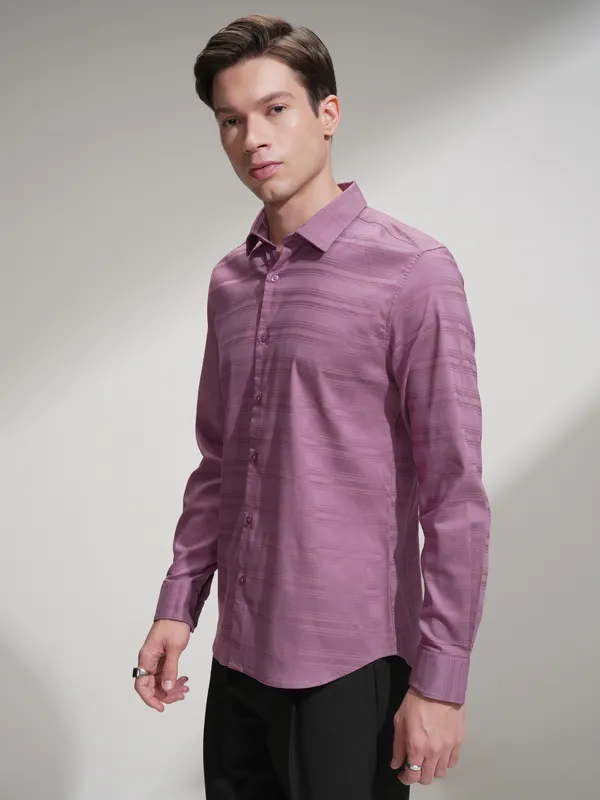 Highlander Men Pink Striped Slim Fit Casual Shirt