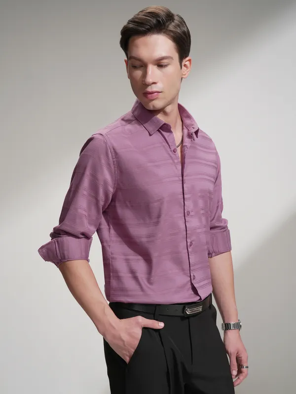 Highlander Men Pink Striped Slim Fit Casual Shirt