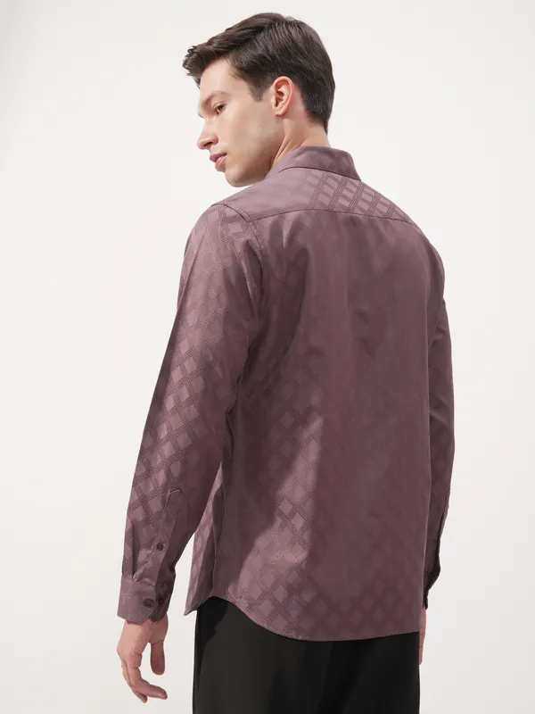 Highlander Men Mauve Self Design Slim Fit Casual Shirt