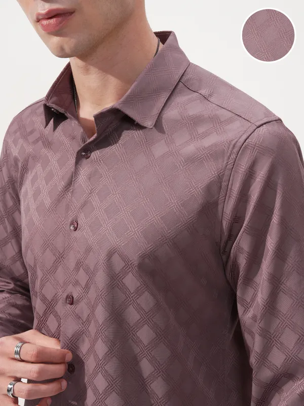Highlander Men Mauve Self Design Slim Fit Casual Shirt