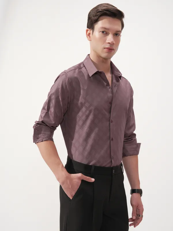 Highlander Men Mauve Self Design Slim Fit Casual Shirt