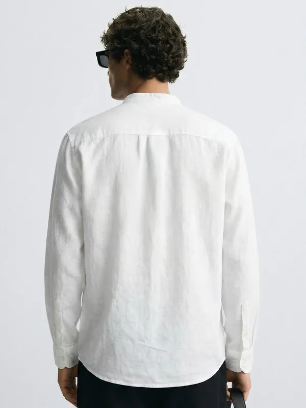 Highlander Men White Self Design Relaxed Fit Casual Shirt