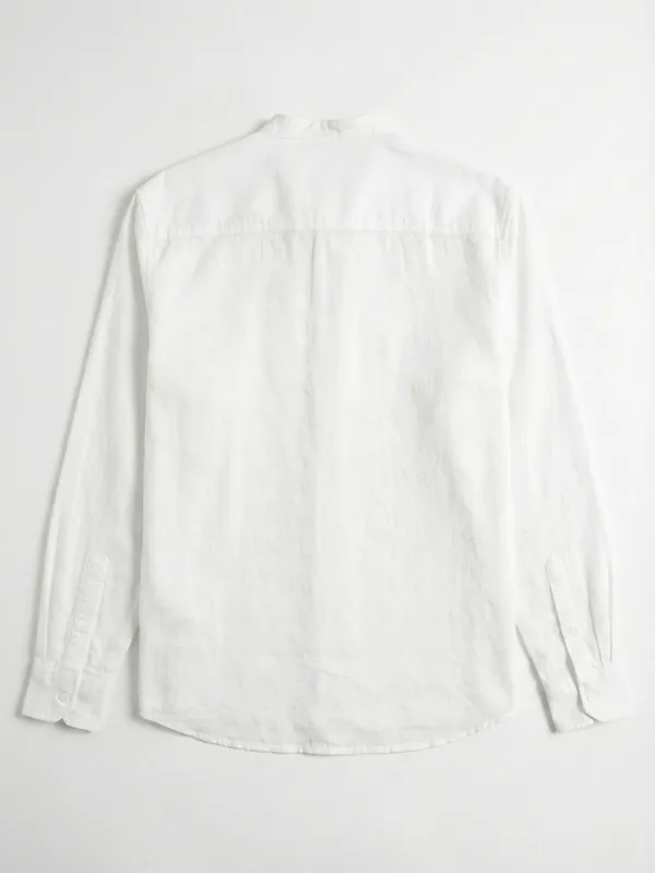 Highlander Men White Self Design Relaxed Fit Casual Shirt