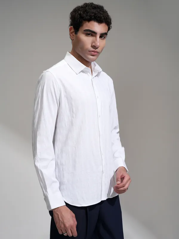 Highlander Men White Self Design Slim Fit Casual Shirt