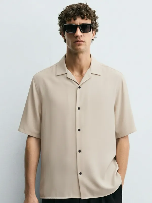 Highlander Men Beige Solid Slim Fit Casual Shirt