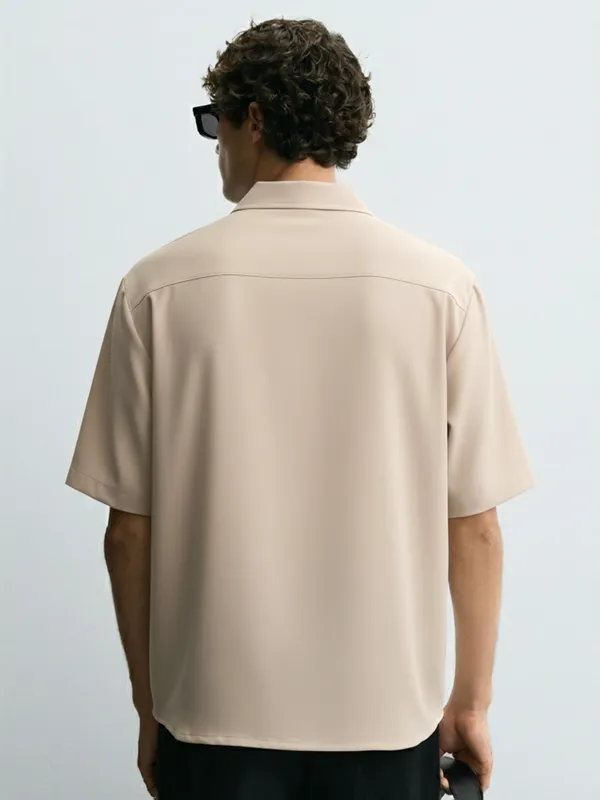 Highlander Men Beige Solid Slim Fit Casual Shirt