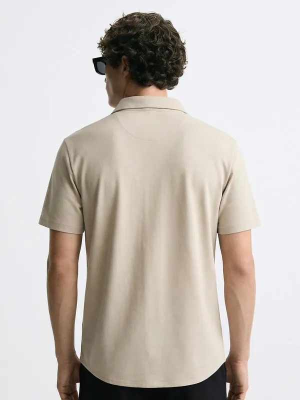 Highlander Men Beige Solid Slim Fit Casual Shirt