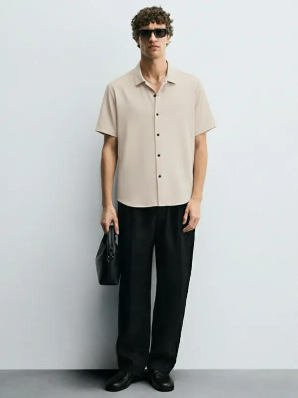 Highlander Men Beige Solid Slim Fit Casual Shirt