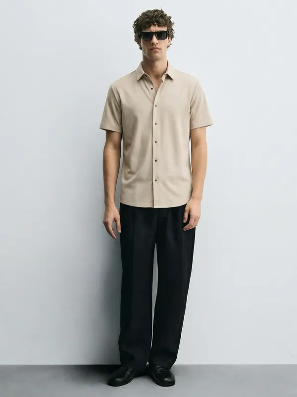 Highlander Men Beige Solid Slim Fit Casual Shirt