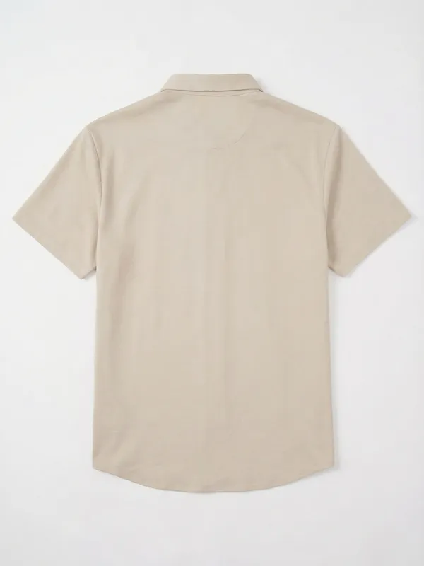 Highlander Men Beige Solid Slim Fit Casual Shirt