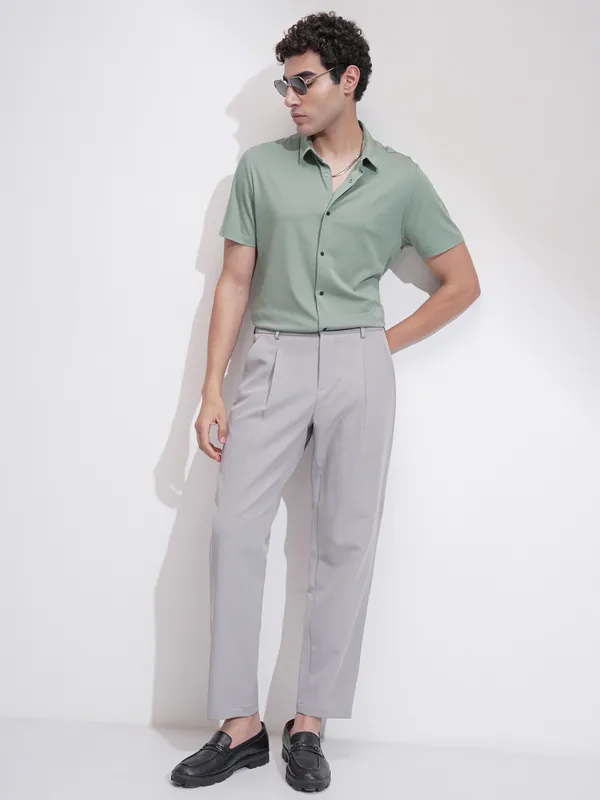 Highlander Men Green Solid Slim Fit Casual Shirt