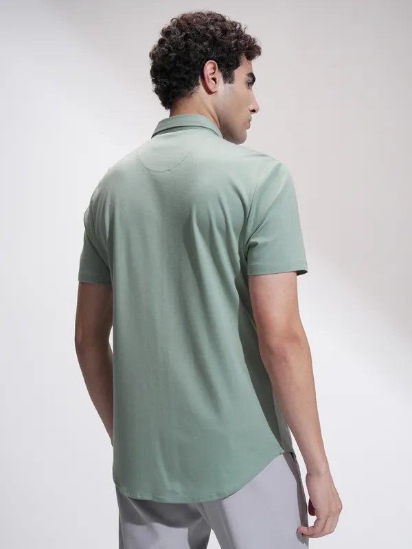 Highlander Men Green Solid Slim Fit Casual Shirt