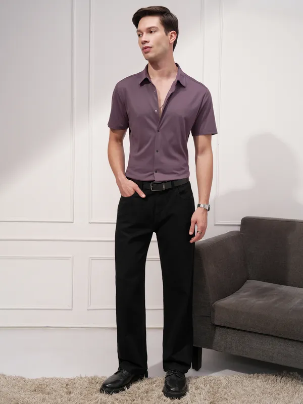 Highlander Men Purple Solid Slim Fit Casual Shirt