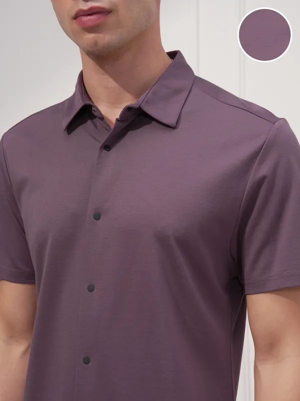 Highlander Men Purple Solid Slim Fit Casual Shirt