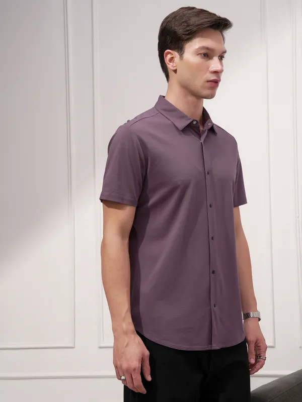 Highlander Men Purple Solid Slim Fit Casual Shirt