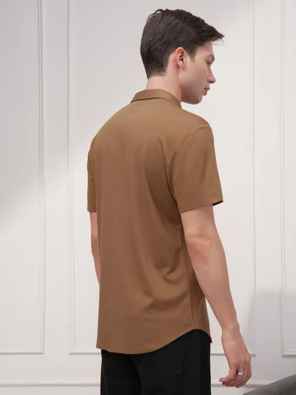 Highlander Men Brown Solid Slim Fit Casual Shirt
