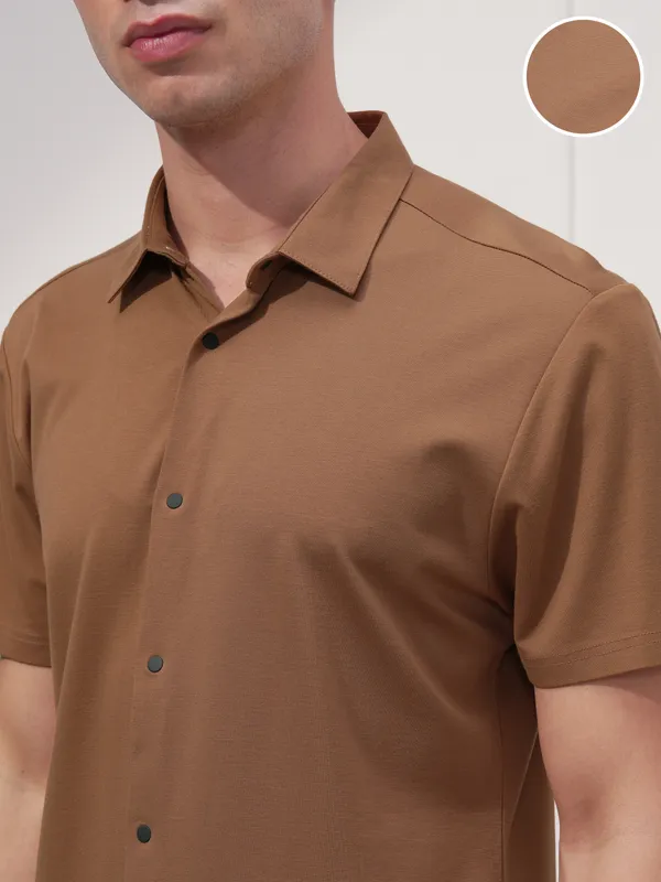 Highlander Men Brown Solid Slim Fit Casual Shirt