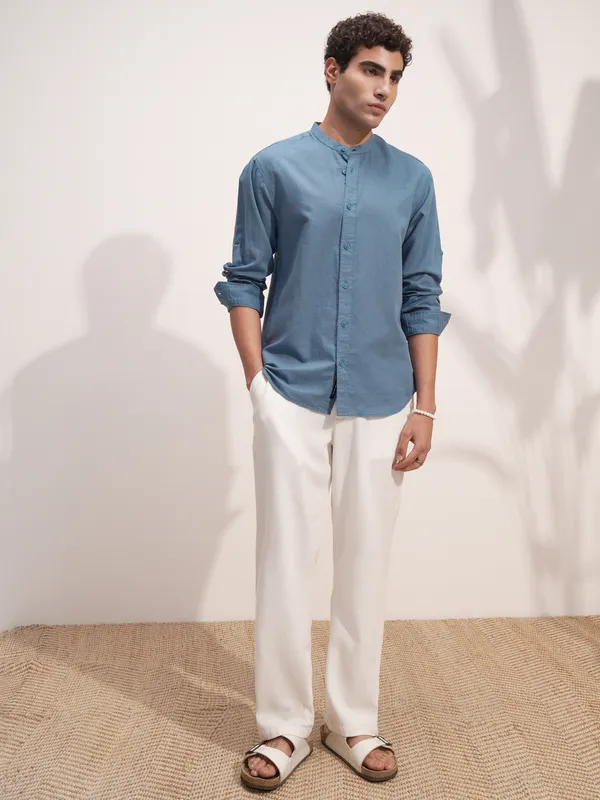 Highlander Men Blue Solid Relaxed Fit Casual Shirt