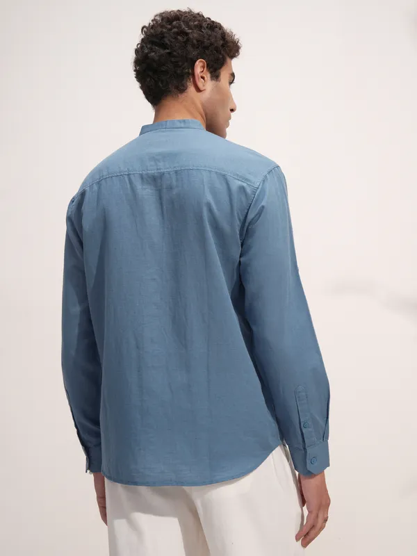 Highlander Men Blue Solid Relaxed Fit Casual Shirt