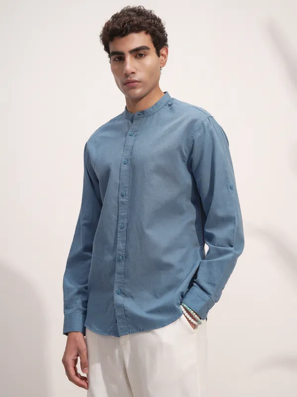 Highlander Men Blue Solid Relaxed Fit Casual Shirt