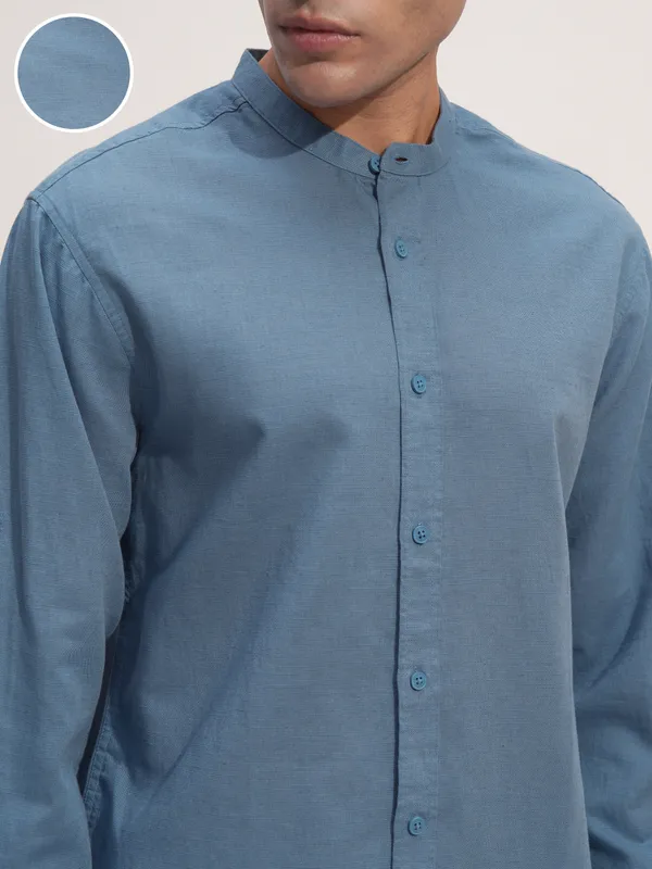 Highlander Men Blue Solid Relaxed Fit Casual Shirt