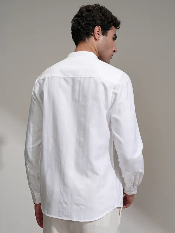 Highlander Men White Self Design Slim Fit Casual Shirt
