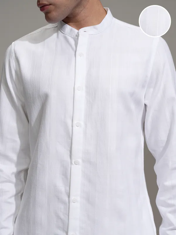 Highlander Men White Self Design Slim Fit Casual Shirt