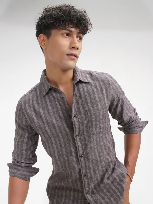 Highlander Men Lavender Striped Slim Fit Casual Shirt