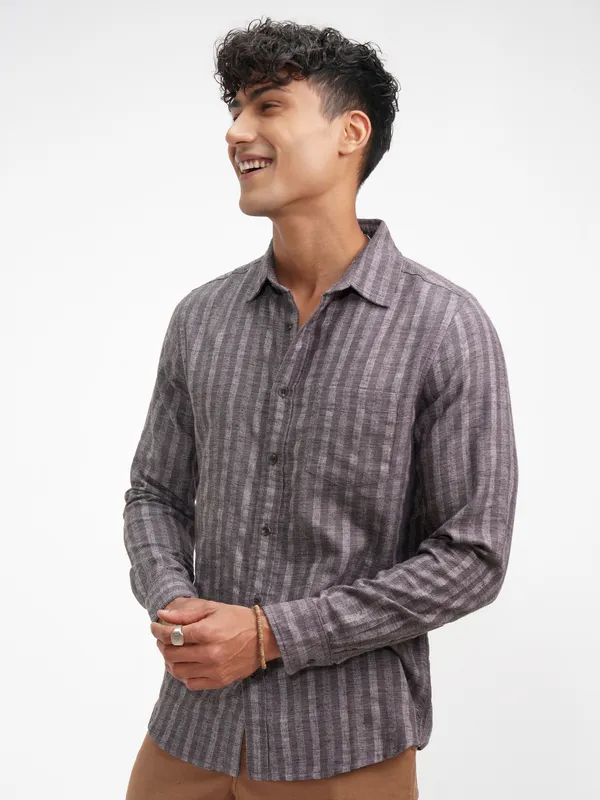 Highlander Men Lavender Striped Slim Fit Casual Shirt