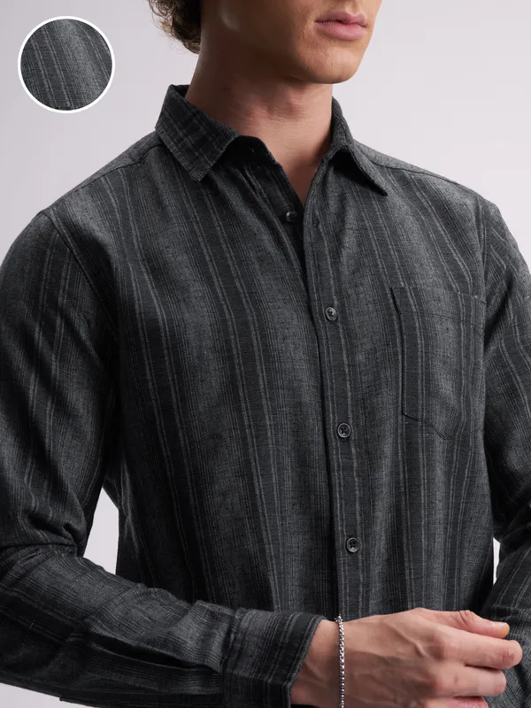 Highlander Men Black Striped Slim Fit Casual Shirt